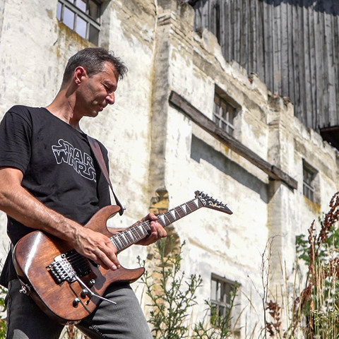 Čanji Robert - gitara